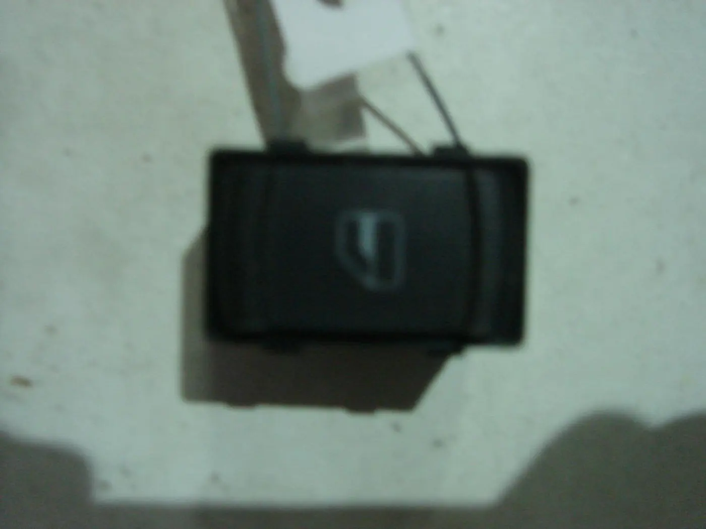 Кнопка стеклоподъемника к Volkswagen Bora 2001