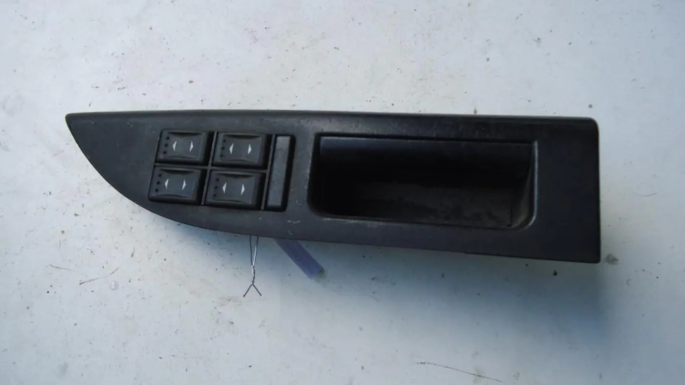 Кнопка стеклоподъемника переднего левого к Ford Mondeo 2002