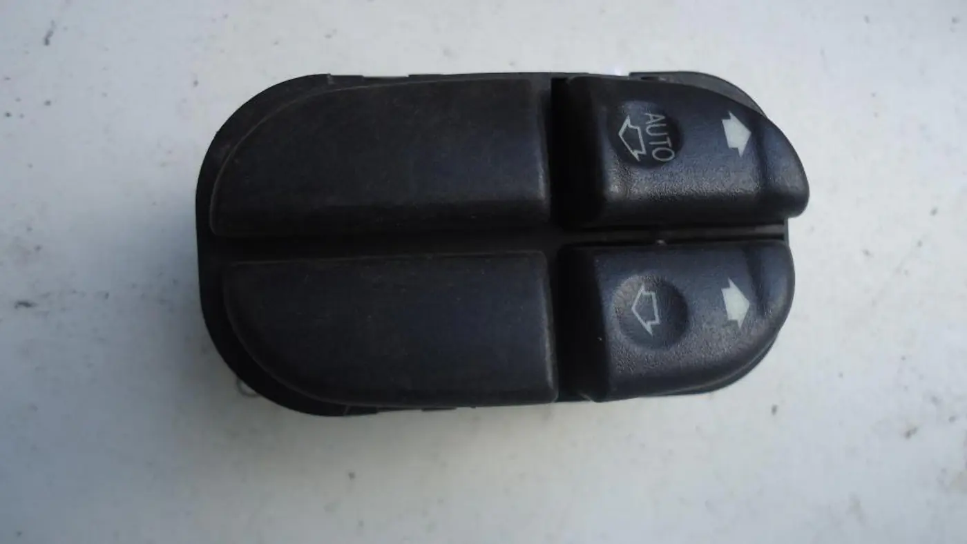 Кнопка стеклоподъемника переднего левого к Ford Mondeo 1998