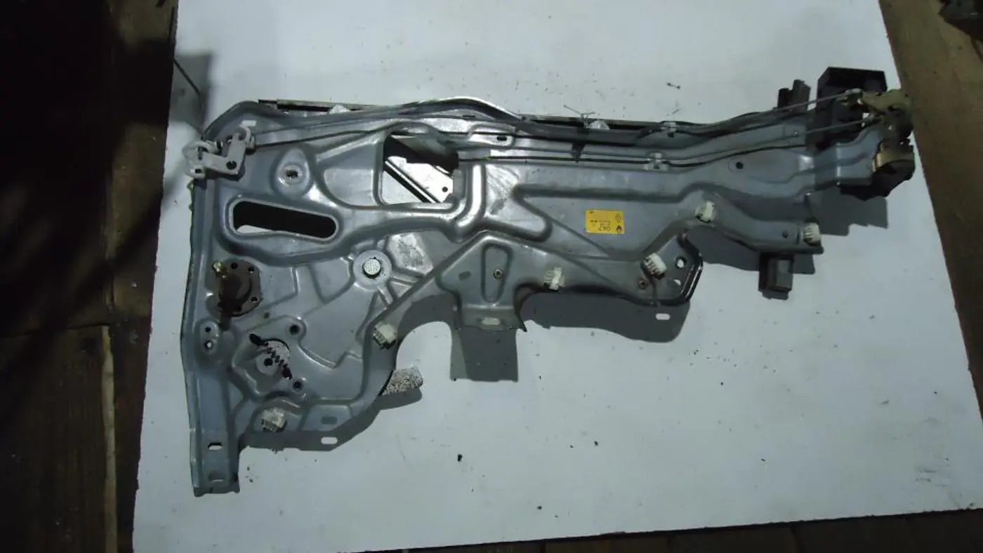 Стеклоподъемник задний правый к Renault Laguna 1996