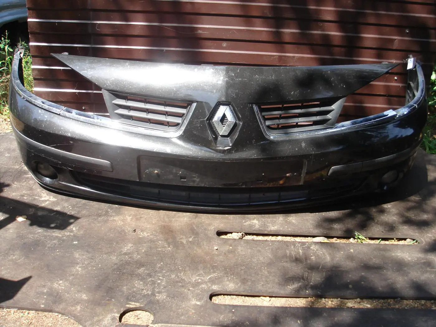 Бампер передний к Renault Laguna 2006