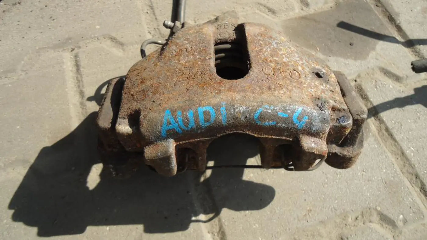 Суппорт передний правый к Audi 100 1992