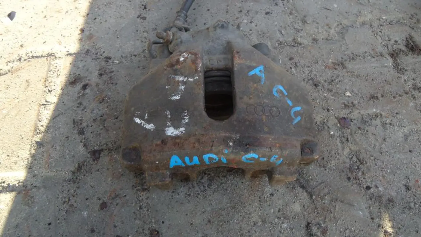 Суппорт передний правый к Audi A6 1994