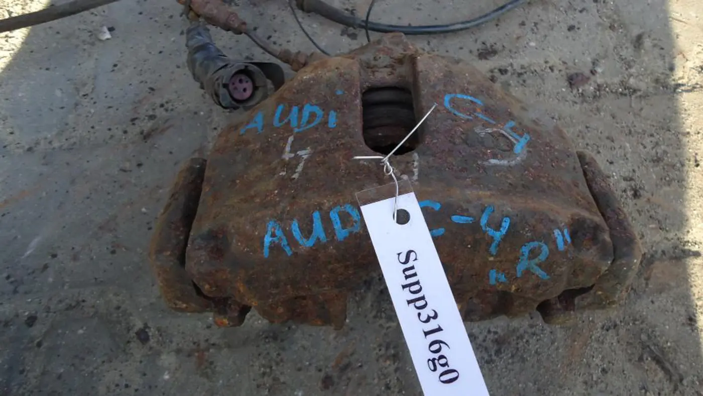Суппорт передний правый к Audi 100 1992