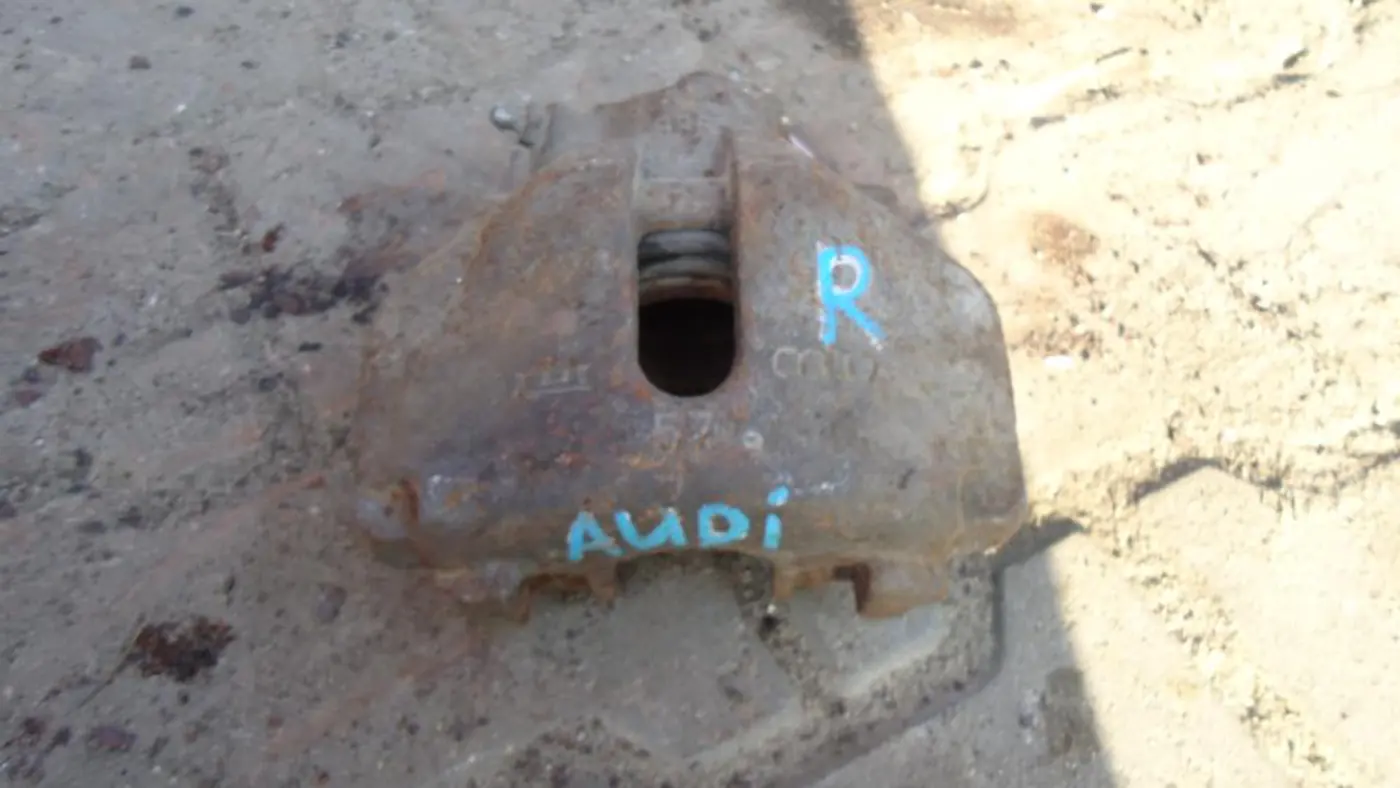 Суппорт передний правый к Audi A6 1994