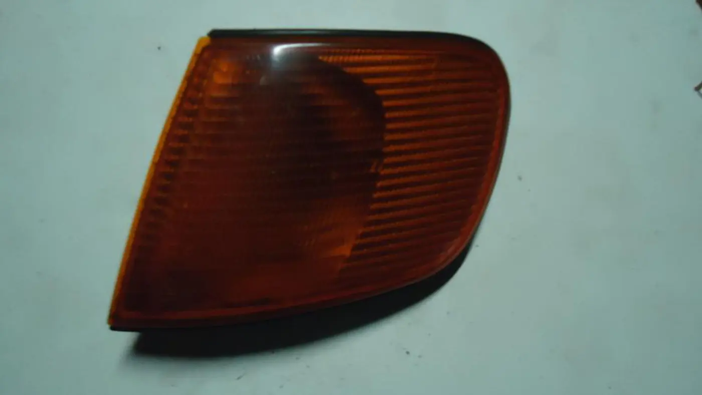 Поворотник левый к Audi 100 1992