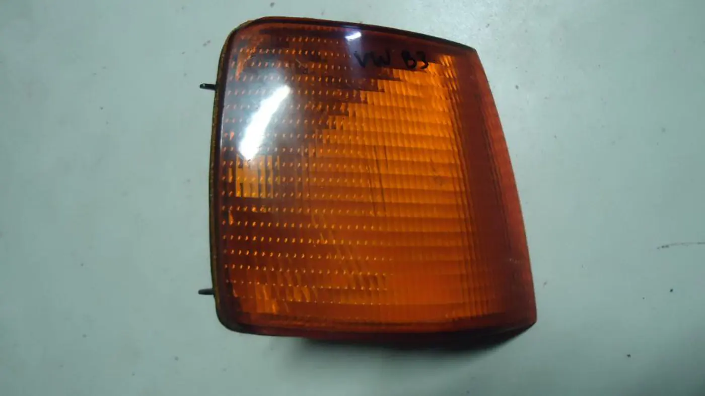 Поворотник правый к Volkswagen Passat 1989