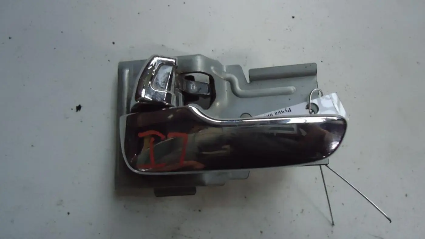 Ручка внутренняя передняя левая к Mazda 626 1998