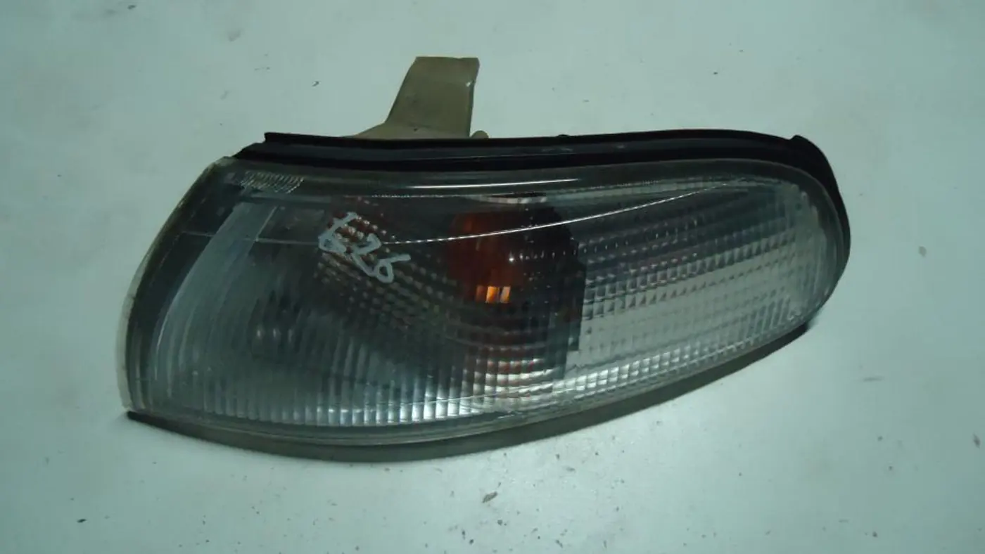 Поворотник левый к Mazda 626 1995