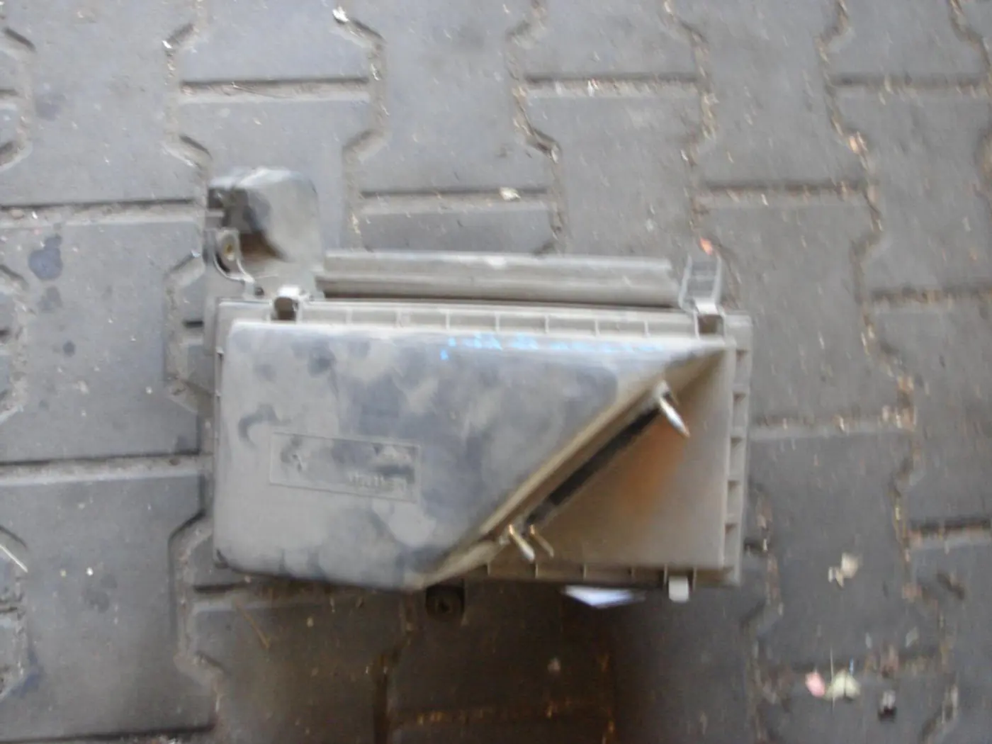 Корпус воздушного фильтра к Mitsubishi Space Wagon 2001