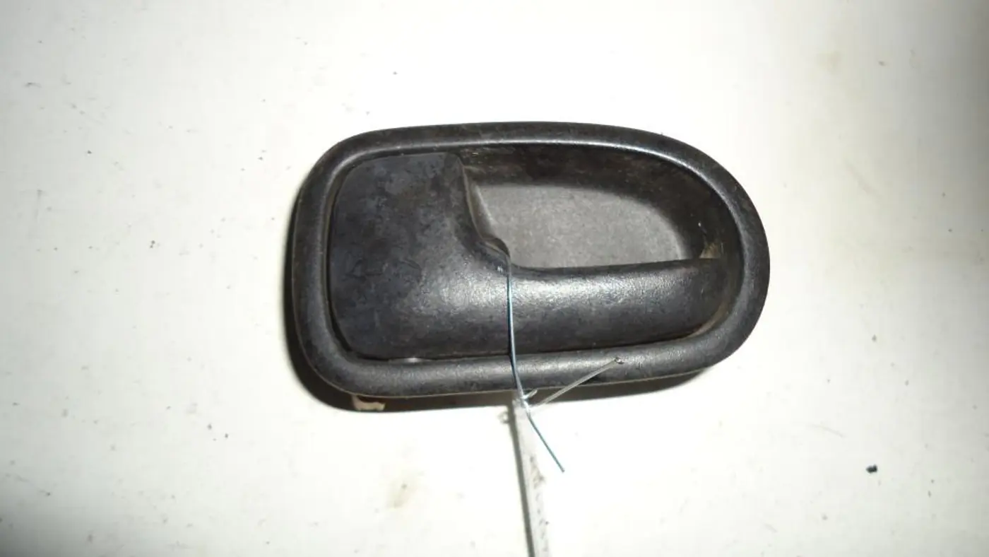 Ручка внутренняя задняя левая к Mazda 626 1996