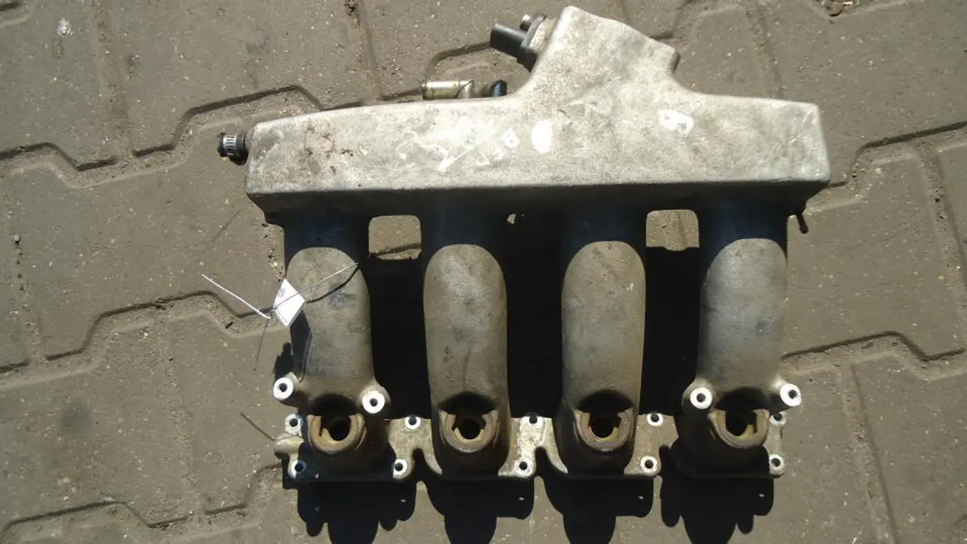 Коллектор впускной к Audi A4 2000