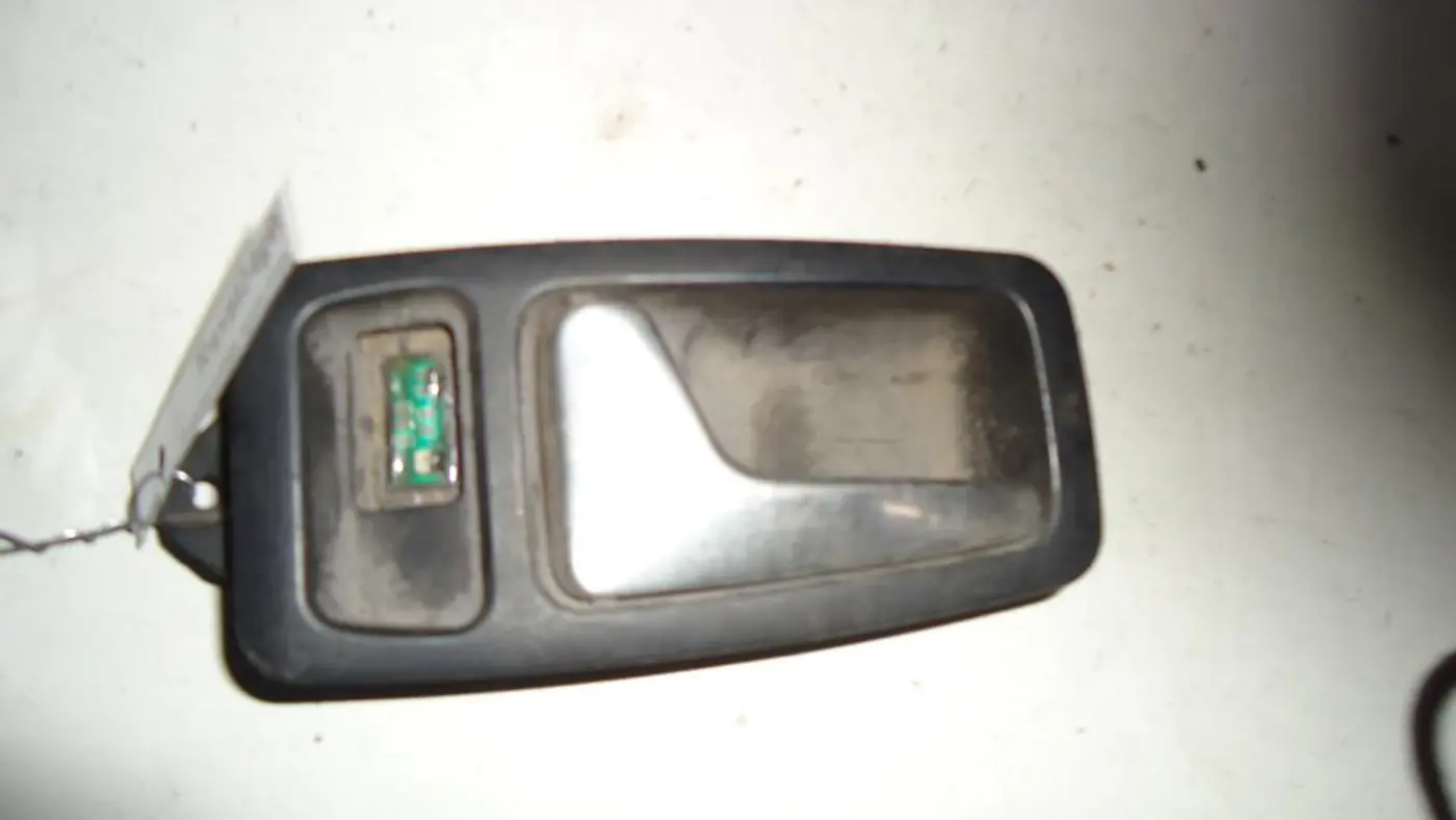 Ручка внутренняя задняя левая к Audi A8 1997