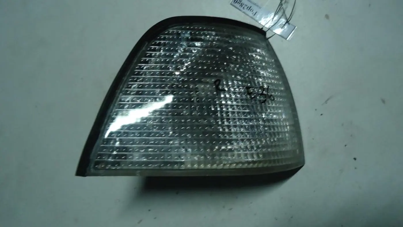 Поворотник правый к BMW 3 1996