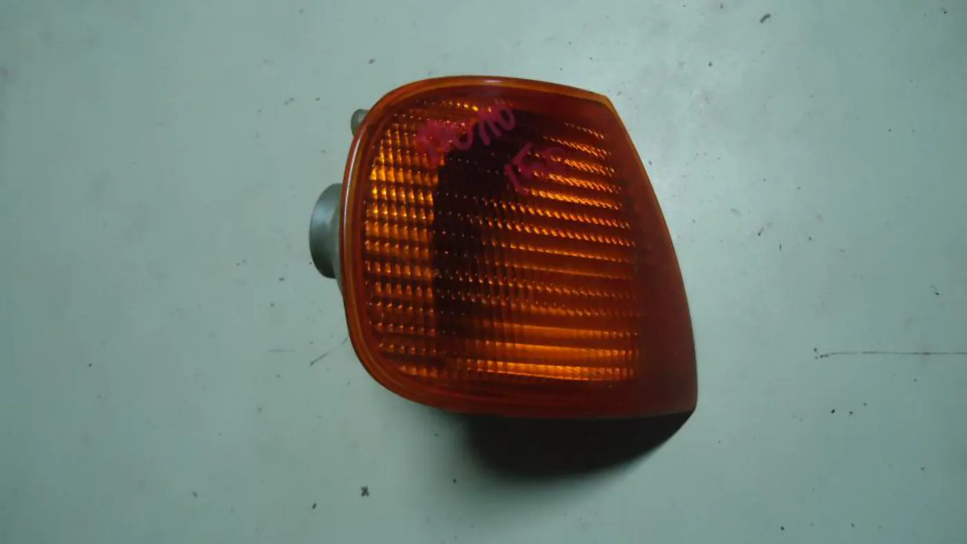 Поворотник правый к Volkswagen Polo 1999
