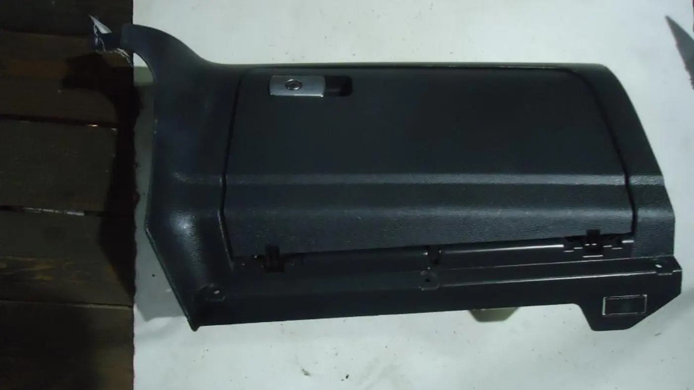 Бардачок к Volkswagen Golf 2006