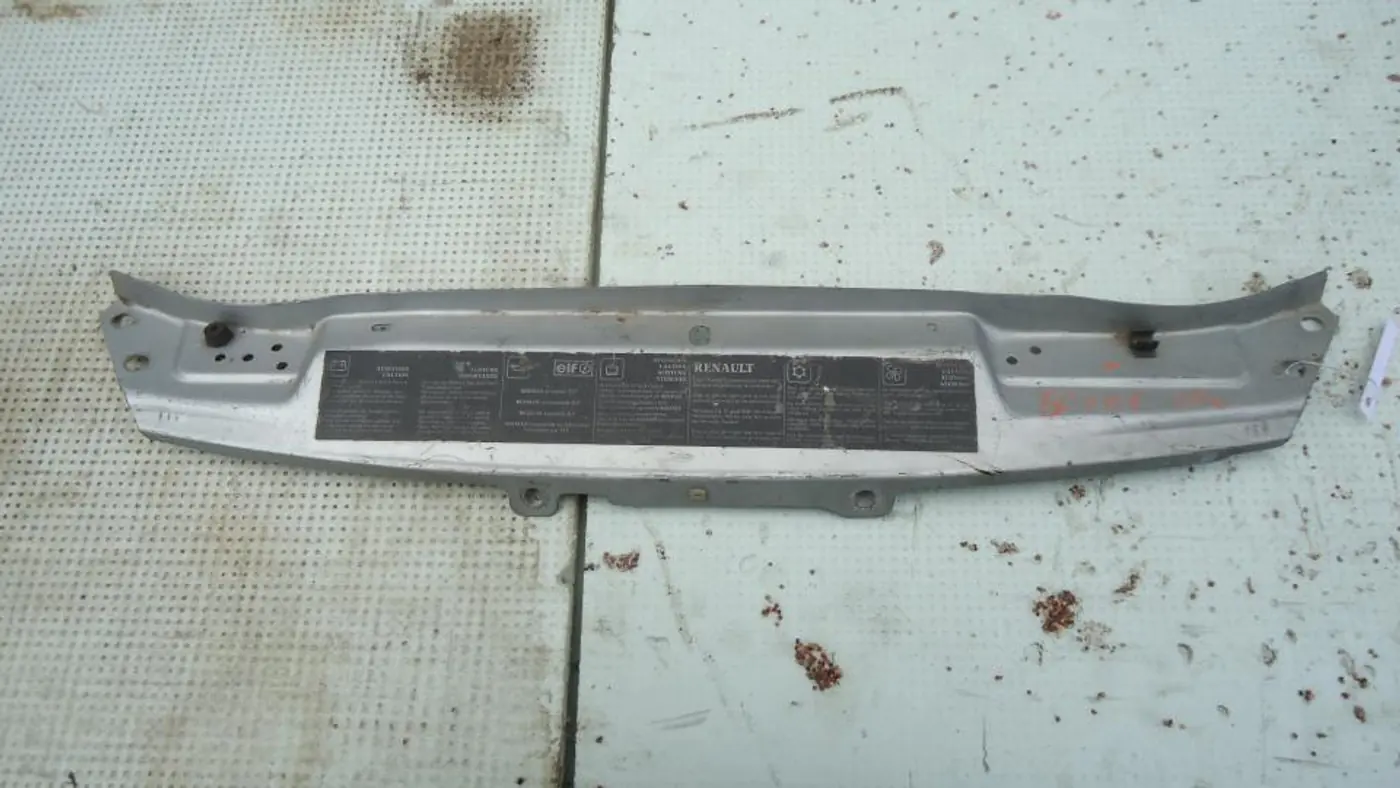 Передняя панель крепления облицовки (телевизор) к Renault Scenic 1998