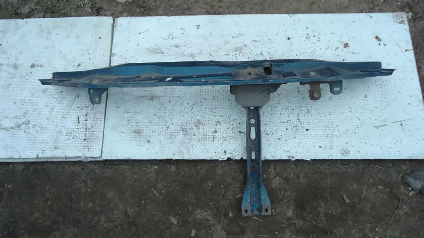 Передняя панель крепления облицовки (телевизор) к Ford Transit 1997