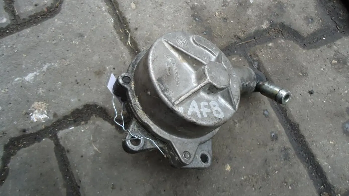 Насос вакуумный к Audi A8 1998