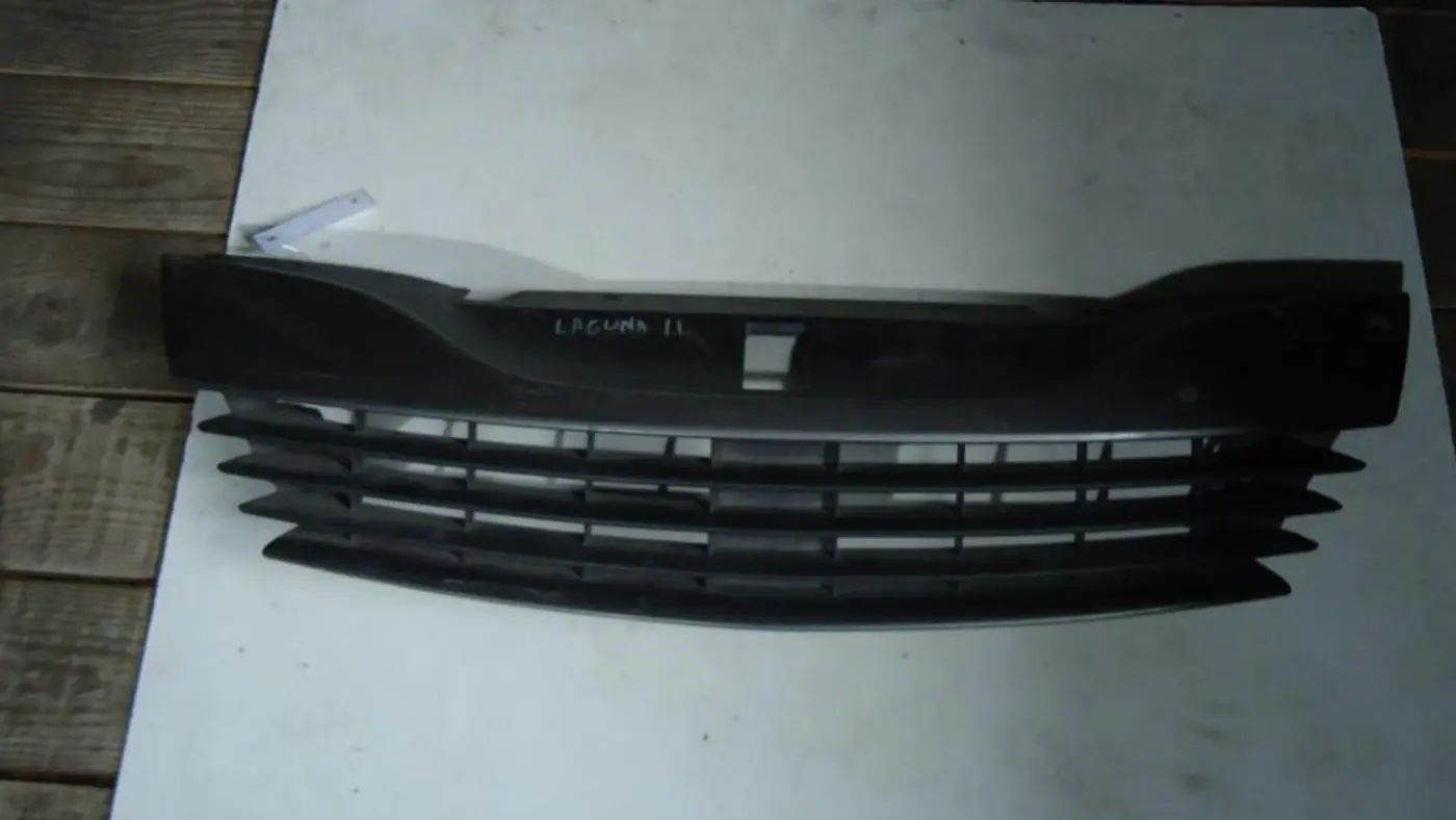 Решетка радиатора к Renault Laguna 2001