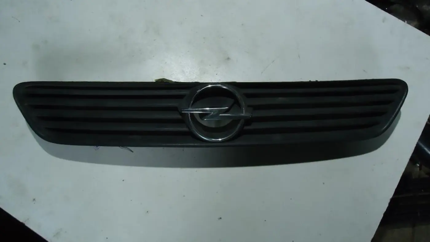 Решетка радиатора к Opel Astra 2000