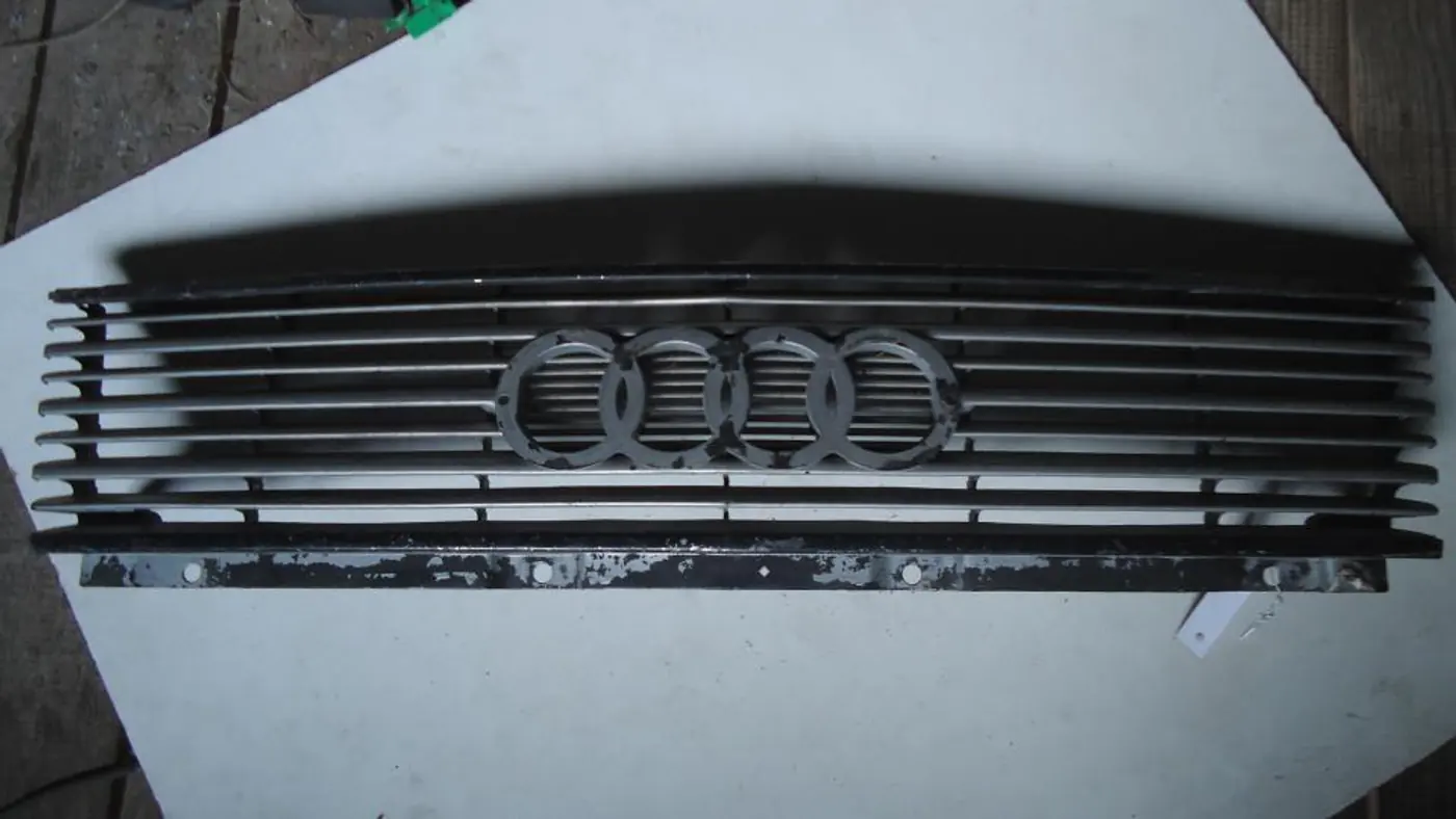 Решетка радиатора к Audi 100 1986