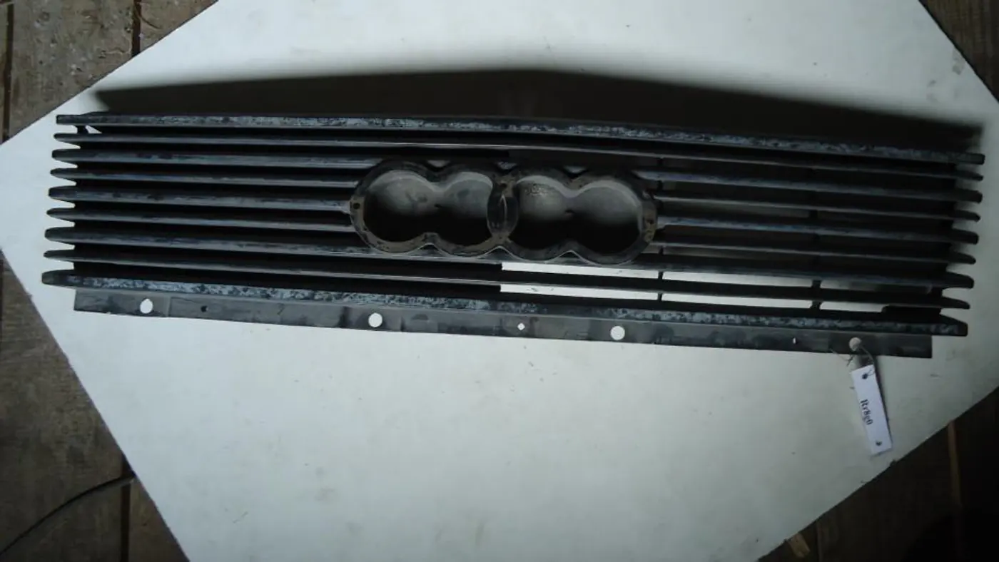 Решетка радиатора к Audi 100 1987