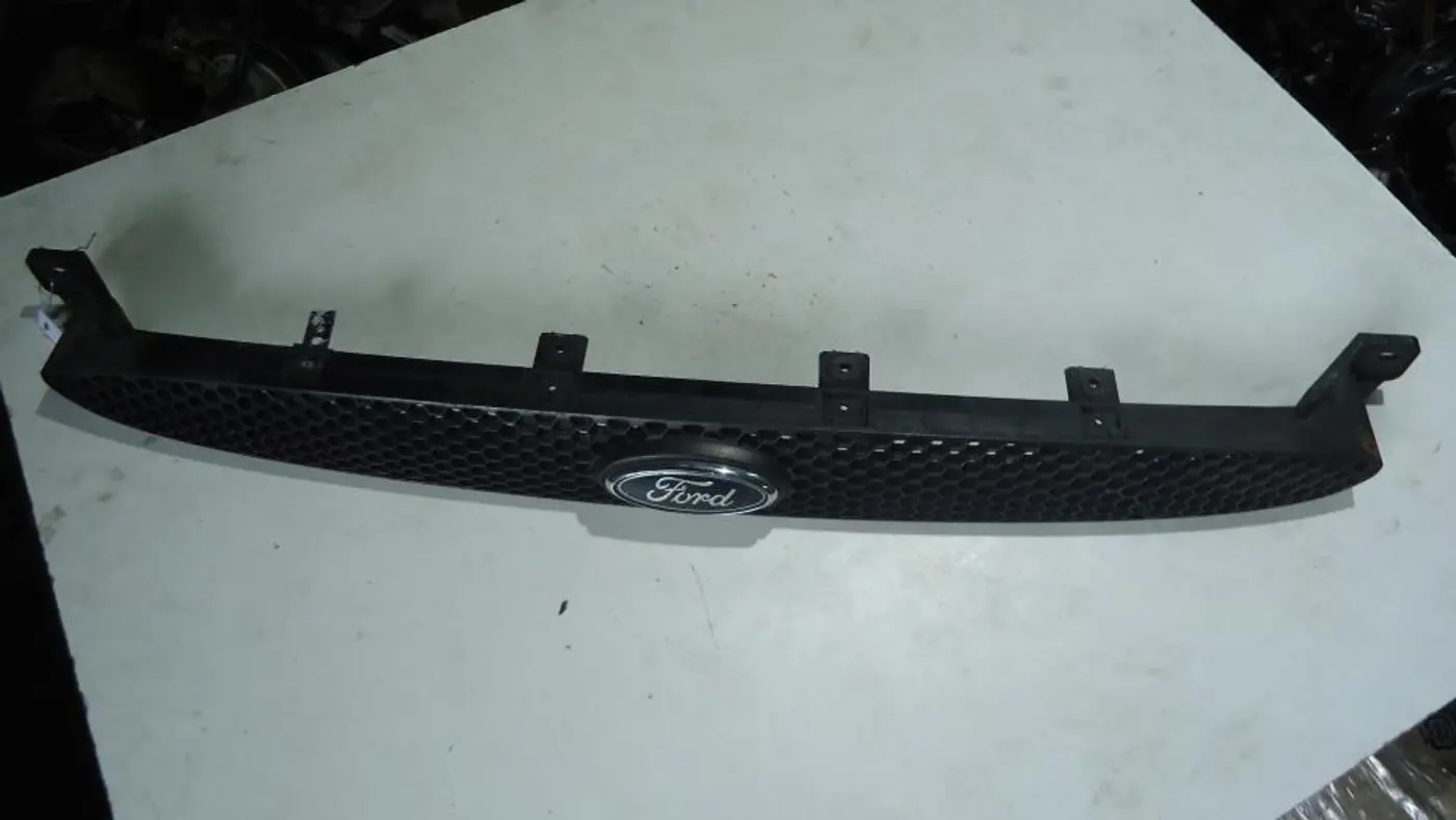 Решетка радиатора к Ford Escort 1997