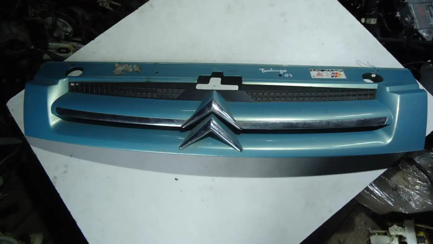 Решетка радиатора к Citroen Berlingo 2004