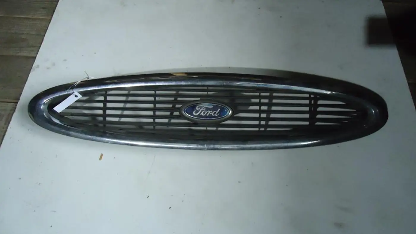 Решетка радиатора к Ford Mondeo 1996