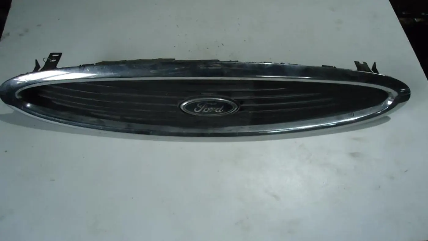 Решетка радиатора к Ford Mondeo 1996