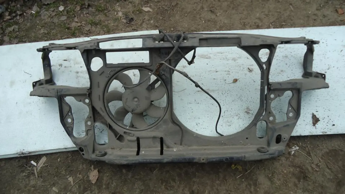 Передняя панель крепления облицовки (телевизор) к Audi A4 1997