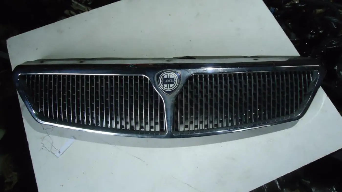 Решетка радиатора к Lancia Zeta 1997
