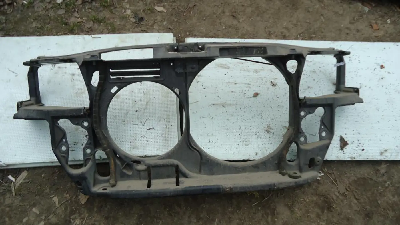 Передняя панель крепления облицовки (телевизор) к Audi A4 1996