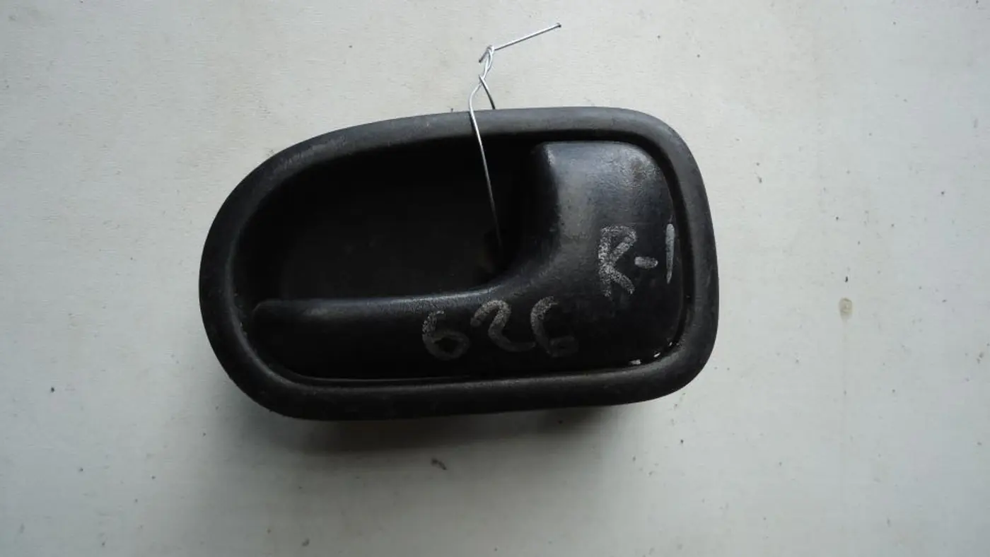 Ручка внутренняя передняя правая к Mazda 626 1996