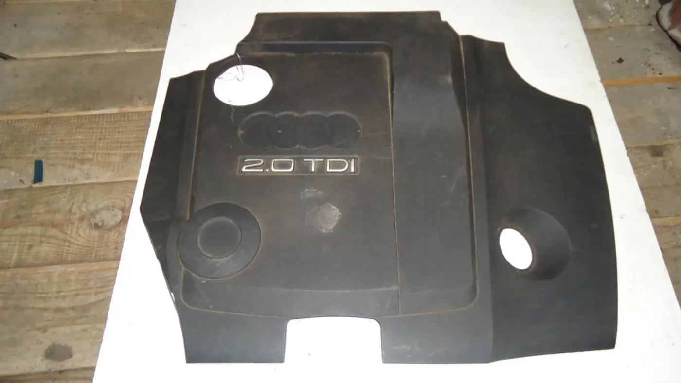 Декоративная крышка двигателя  к Audi A4 2005