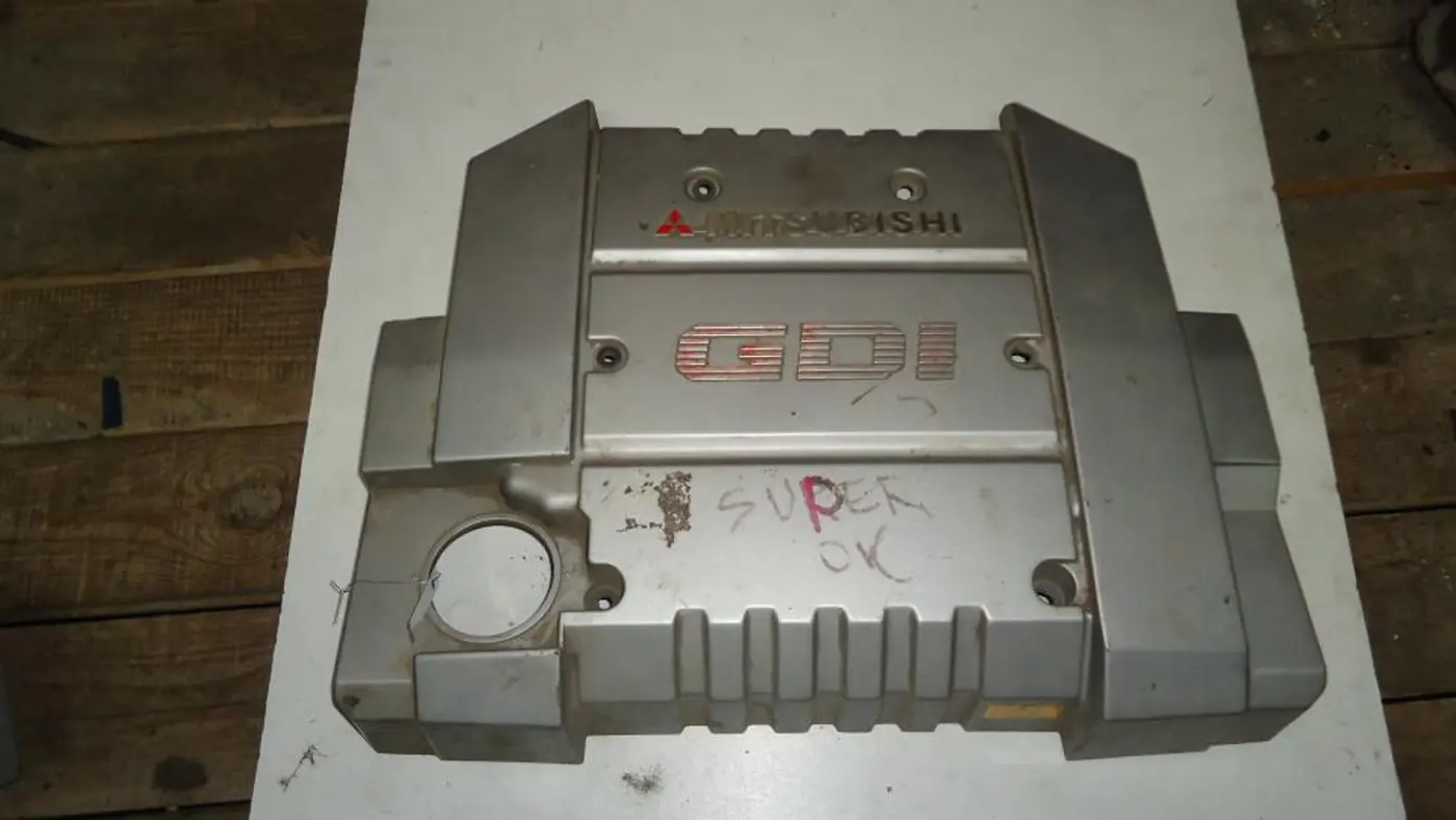 Декоративная крышка двигателя  к Mitsubishi Carisma 1997