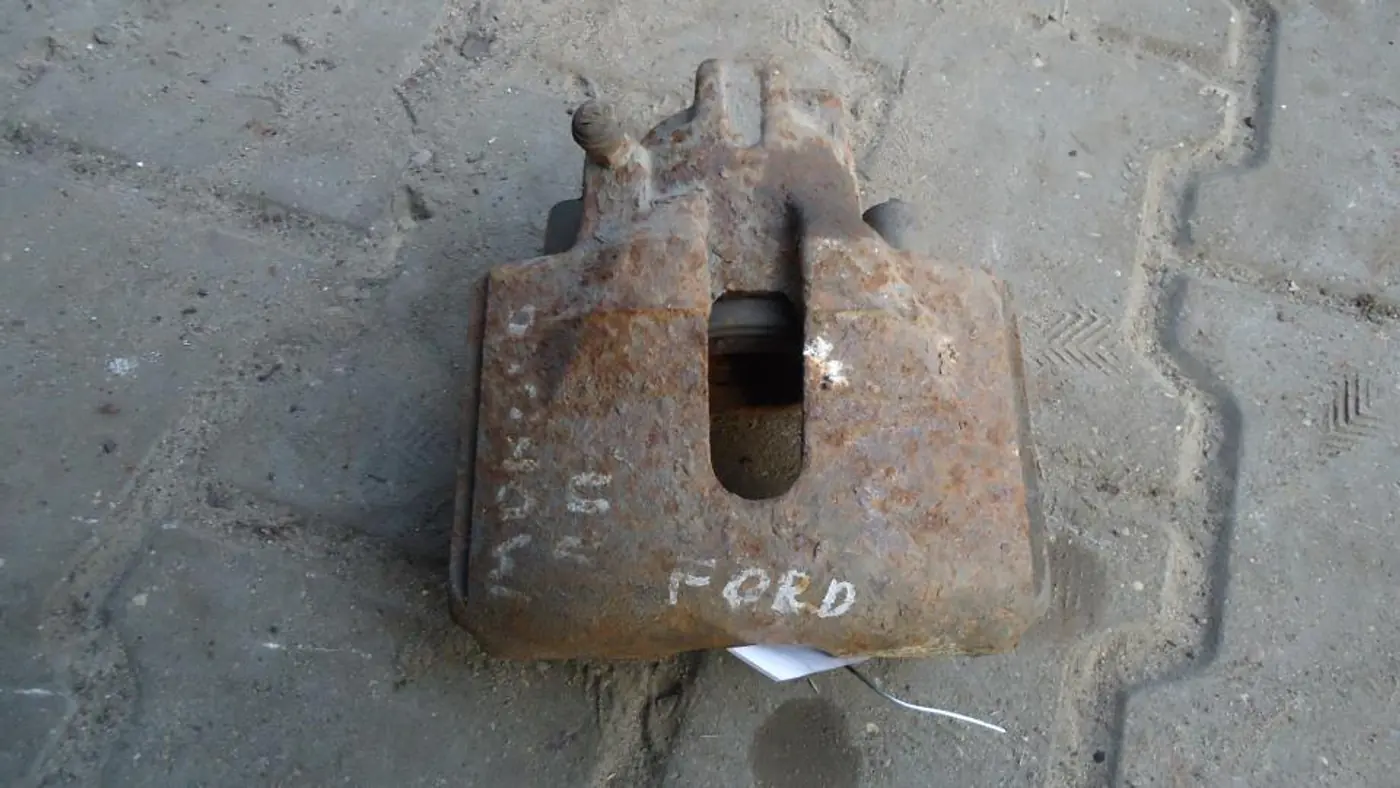 Суппорт передний правый к Ford Mondeo 1997