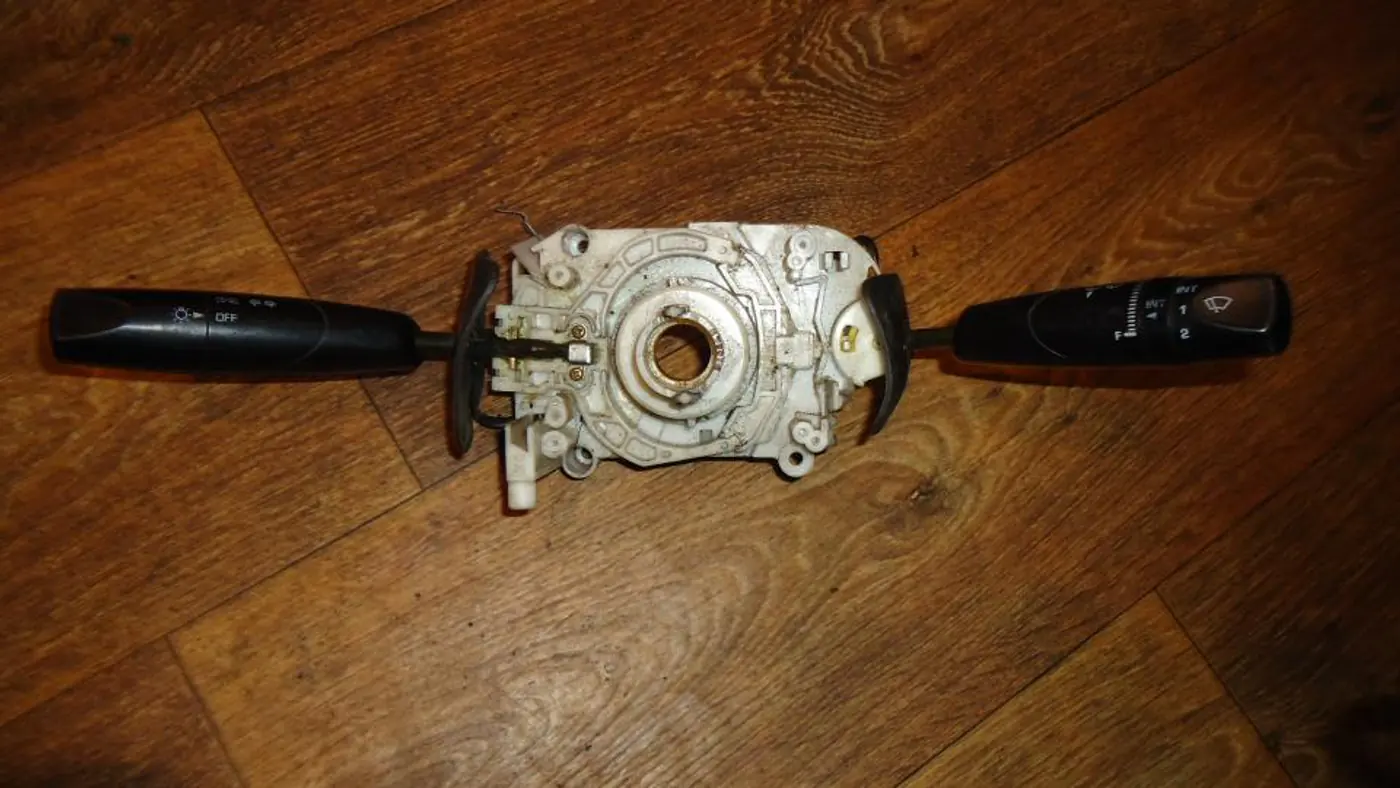 Переключатель подрулевой (стрекоза) к Mazda 323 1995
