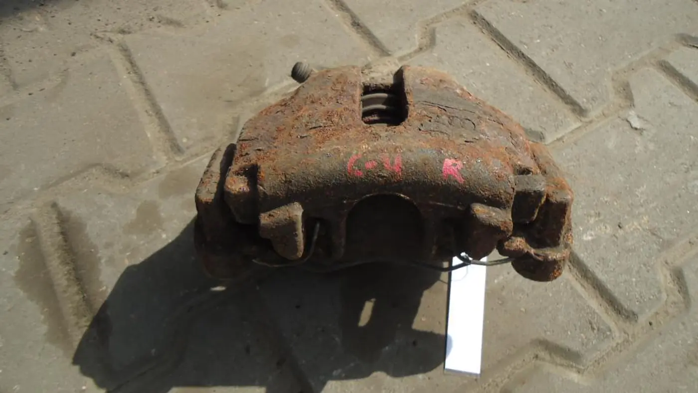 Суппорт передний правый к Audi A6 1996