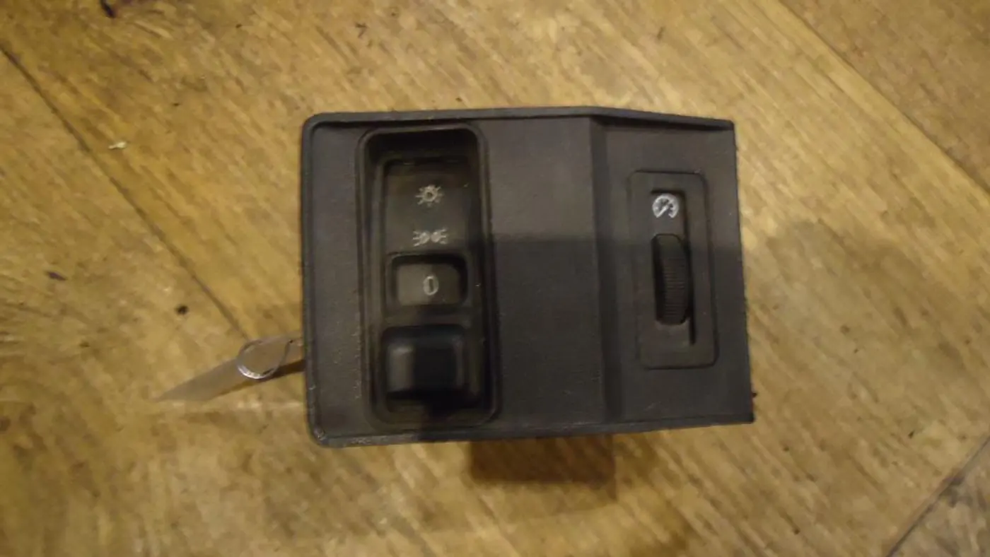 Переключатель света к BMW 5 1991