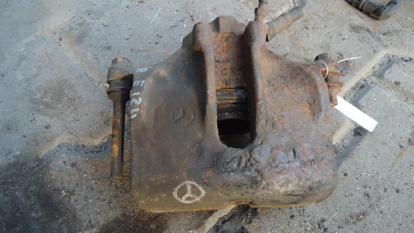 Суппорт передний правый к Mercedes-Benz e 1990