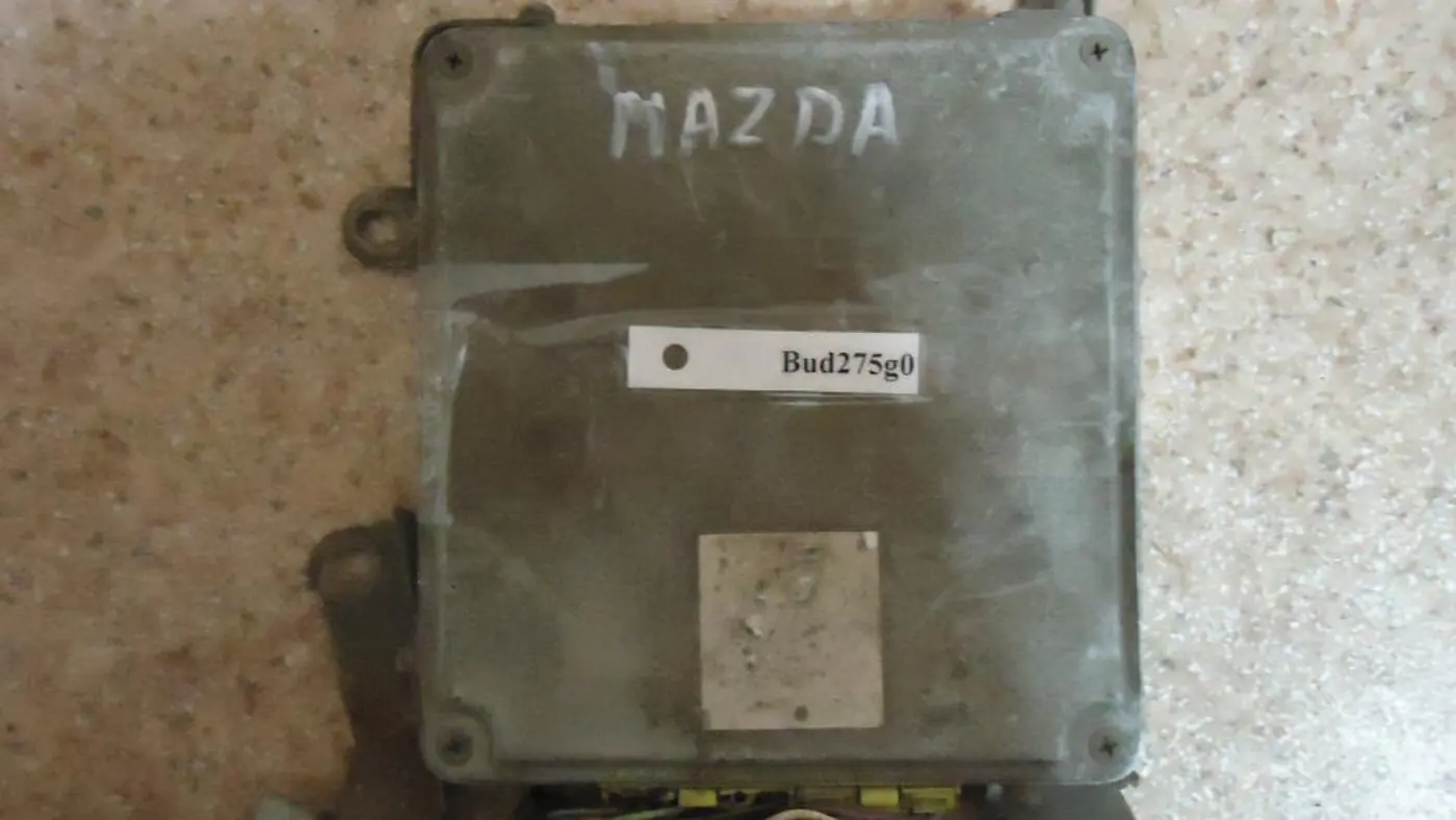 Блок управления двигателем к Mazda 626 1994