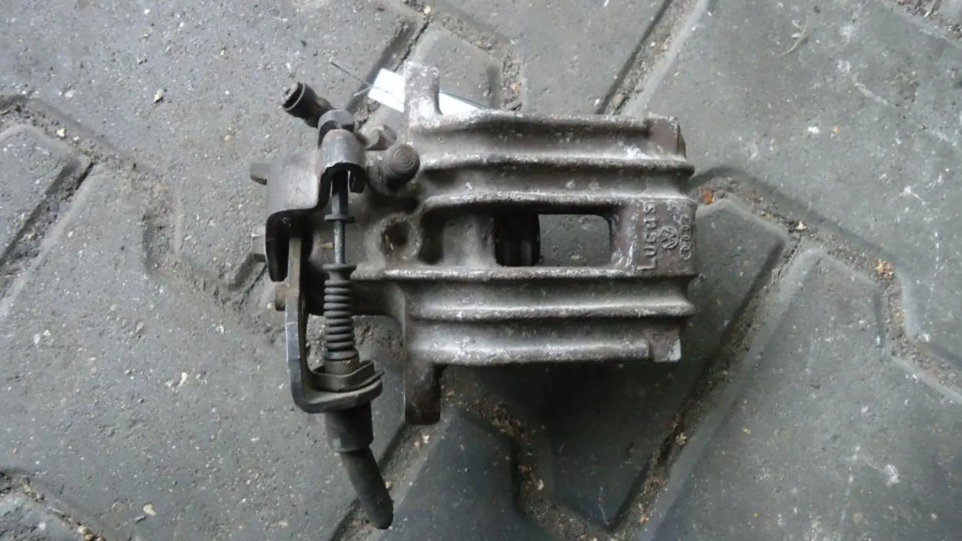 Суппорт задний правый к Audi A4 2004