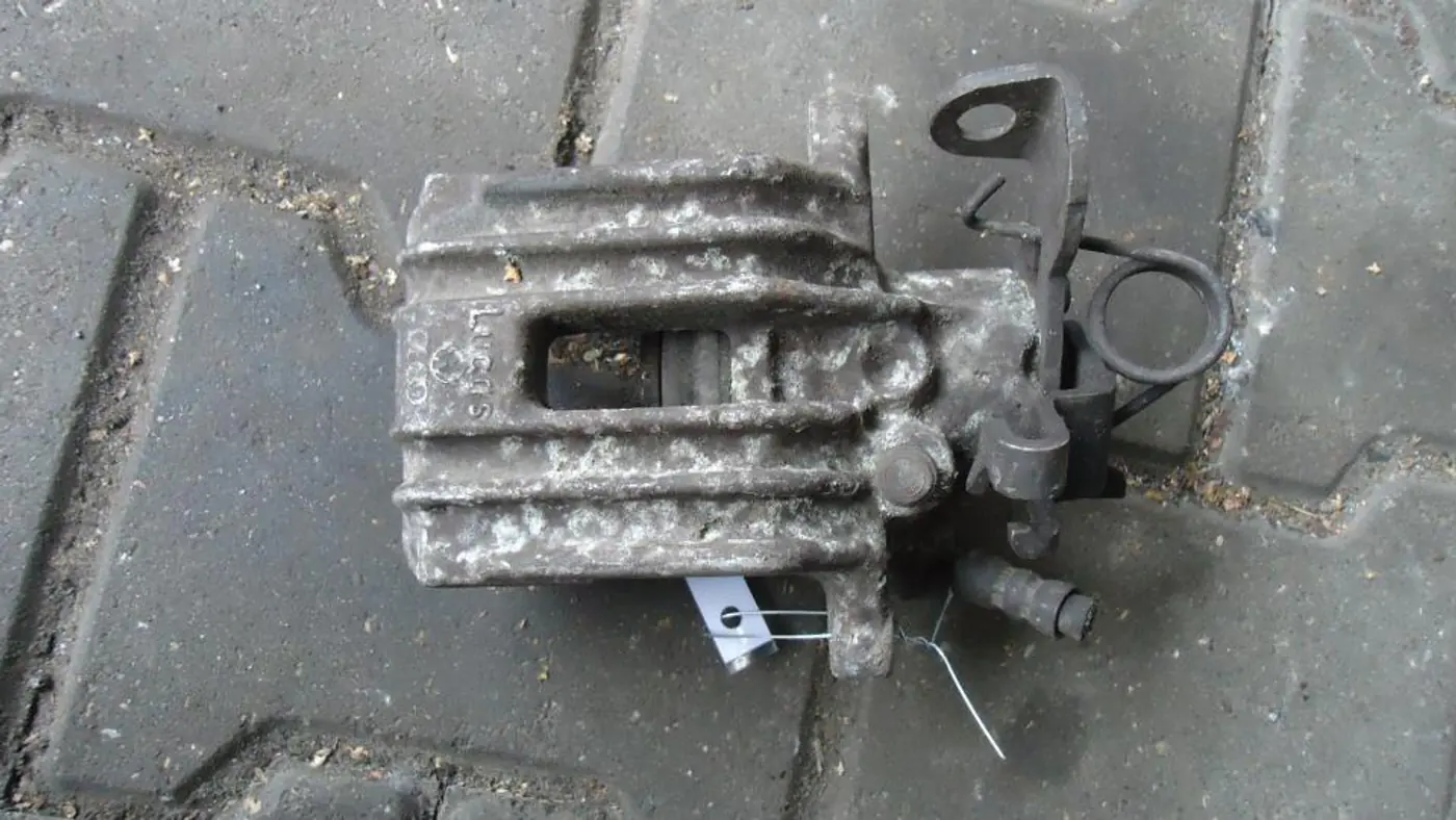 Суппорт задний правый к Audi A4 2003