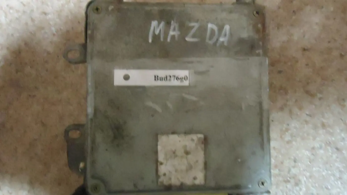 Блок управления двигателем к Mazda 626 1994