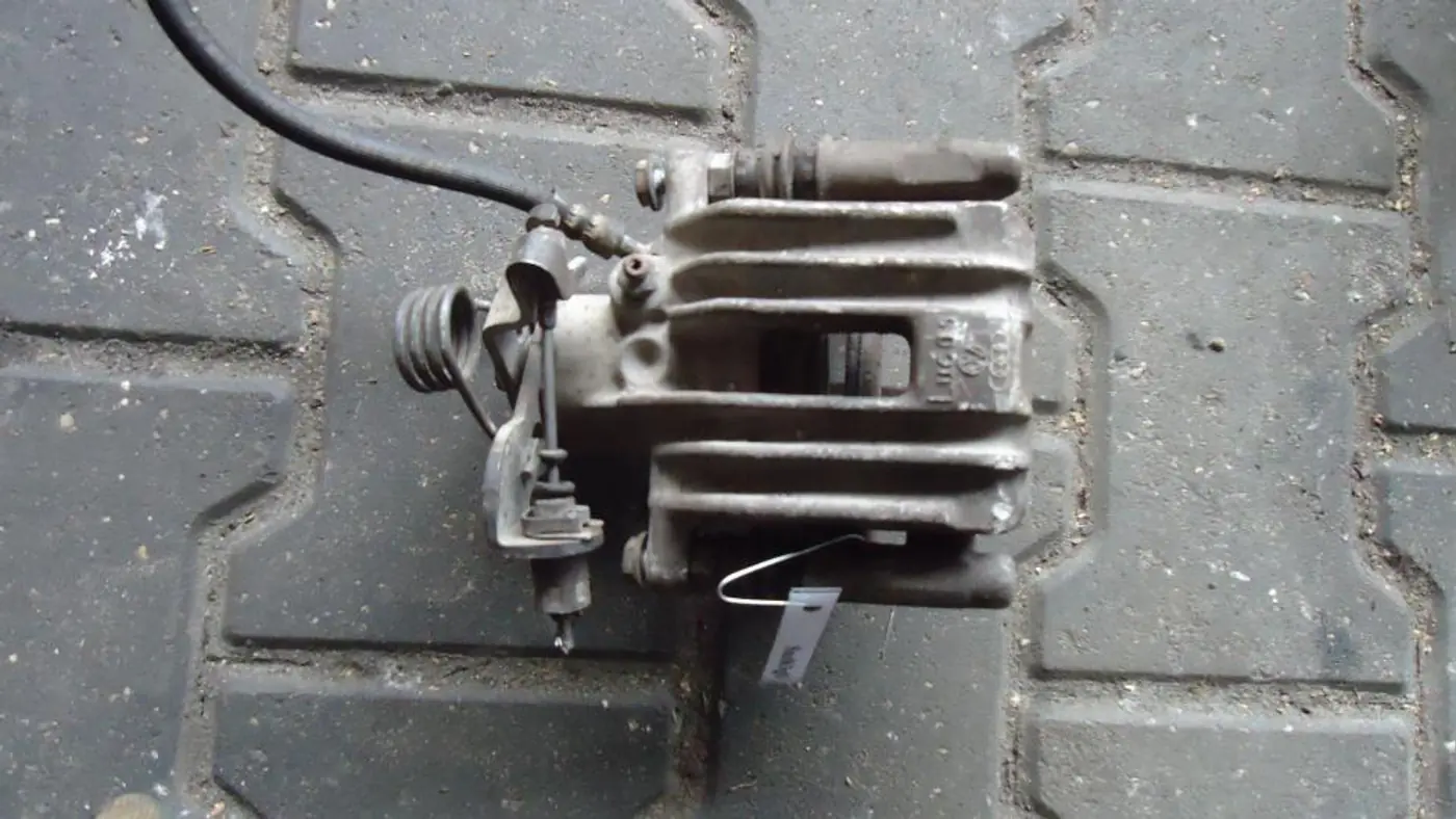 Суппорт задний правый к Audi A4 2004