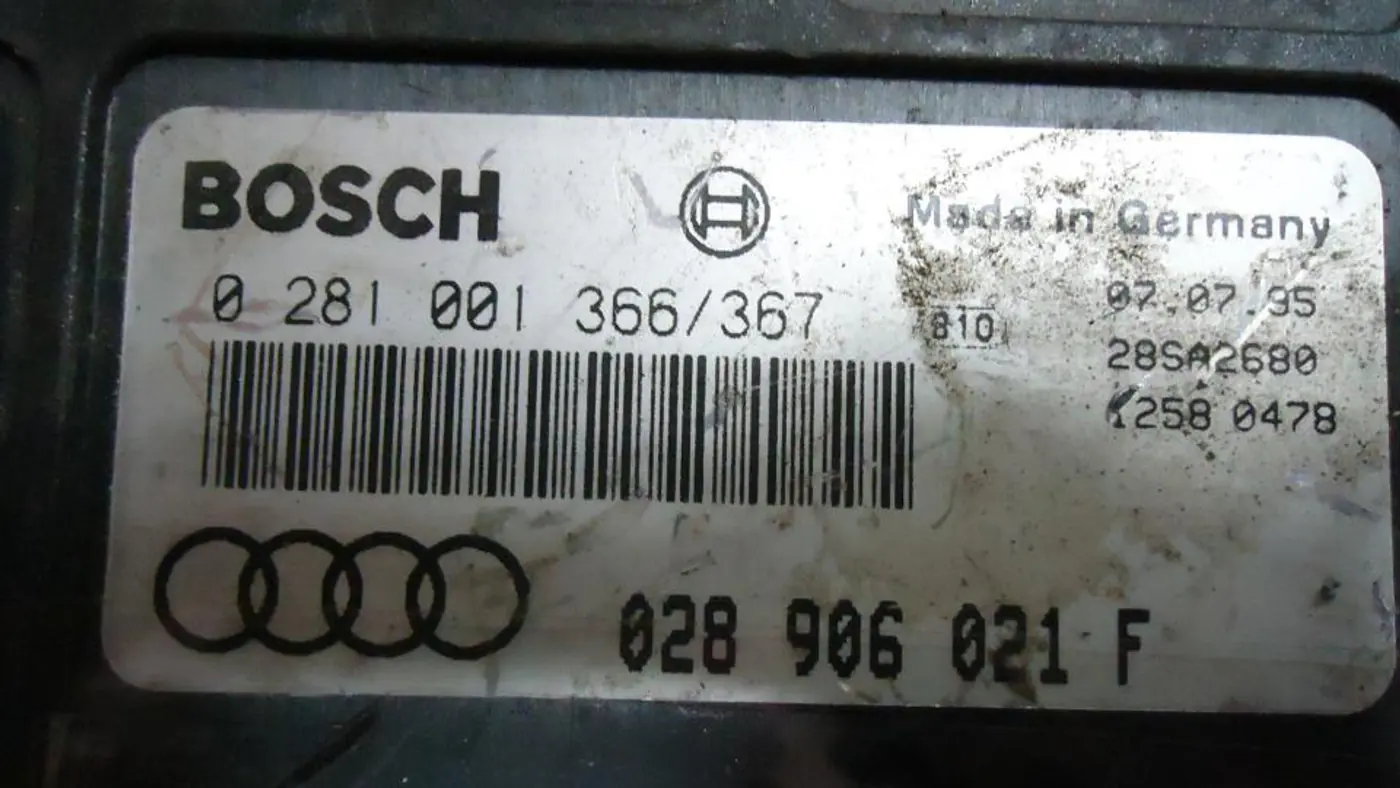 Блок управления двигателем к Audi A4 1995