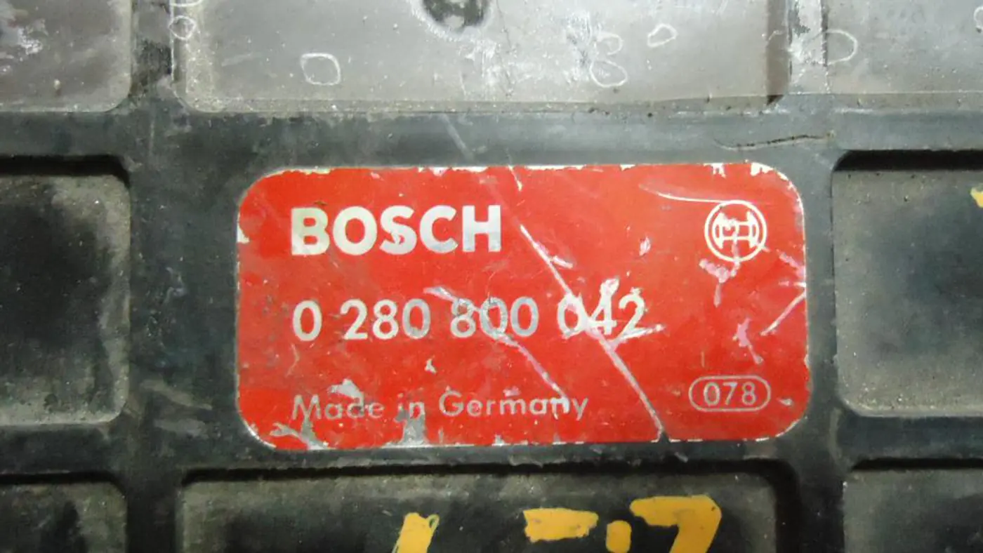 Блок управления двигателем к Audi 100 1990