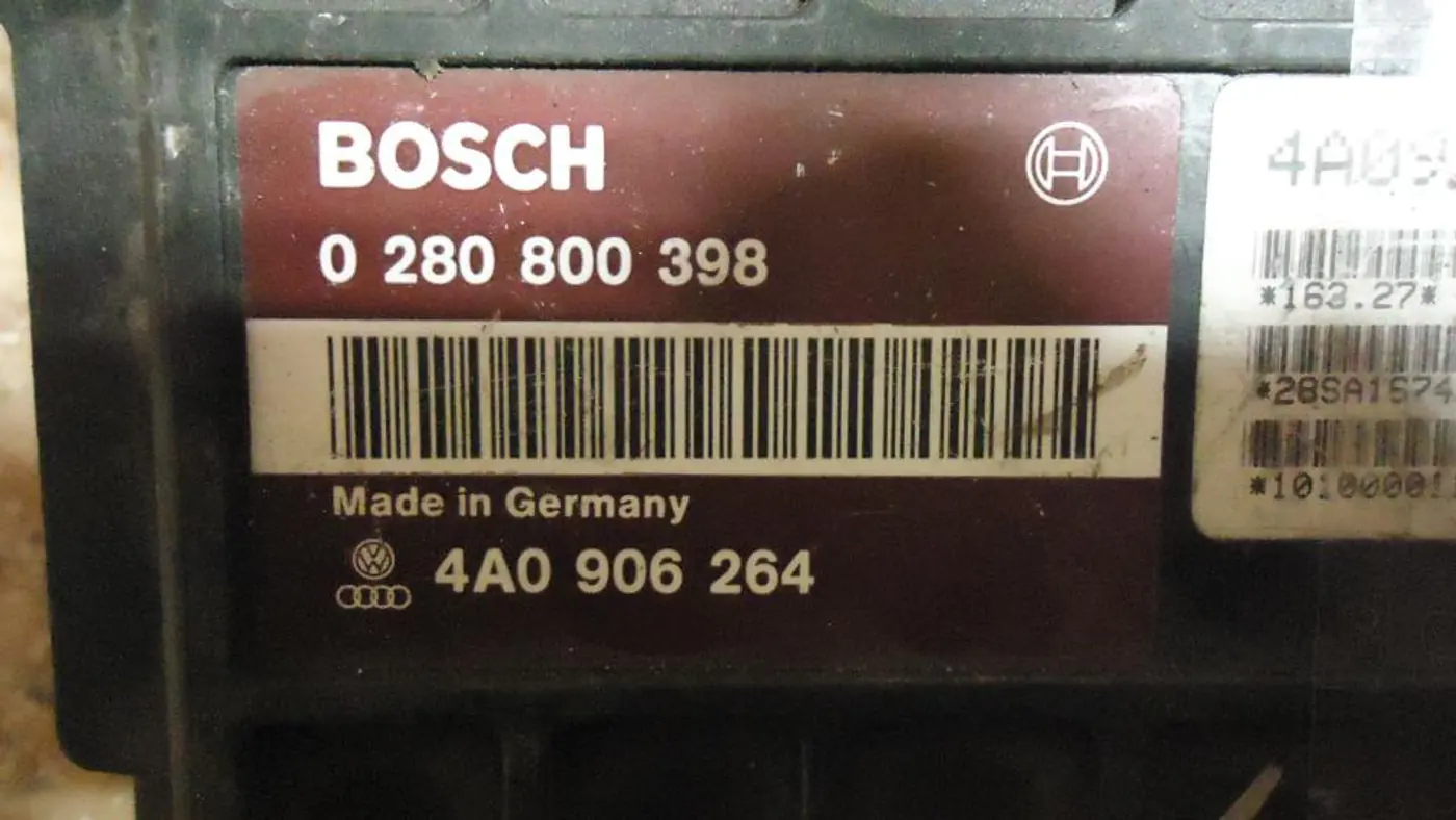 Блок управления двигателем к Audi 100 1992